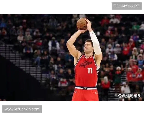 布鲁克洛佩斯：从NBA巨星到篮球战术的创新先锋之路