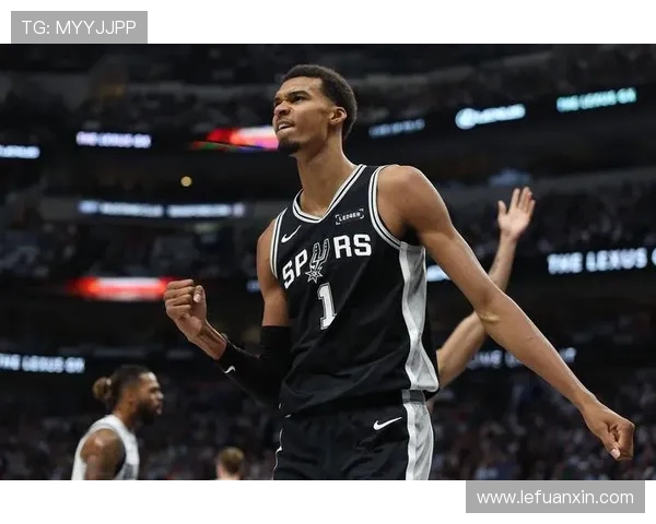 文班亚马首场比赛表现耀眼五次盖帽并成功隔扣字母哥引发热议