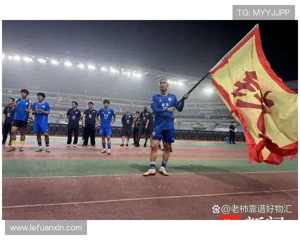 南京足球队比赛经验引发热议球迷对战术与表现的不同看法