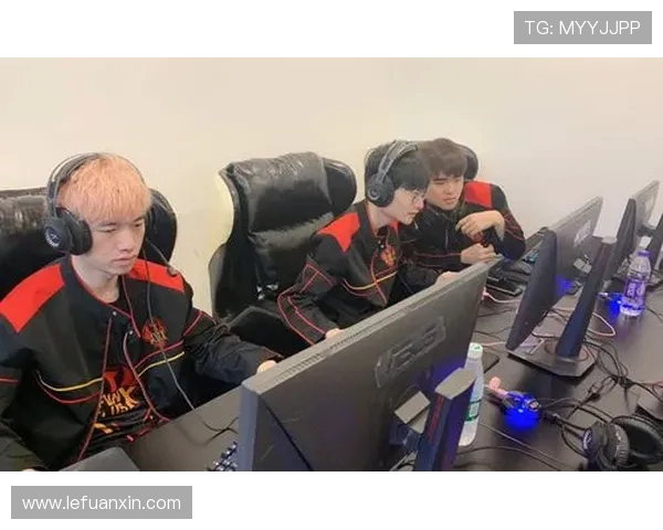 FPX在精英赛中的表现分析与状态评估探讨